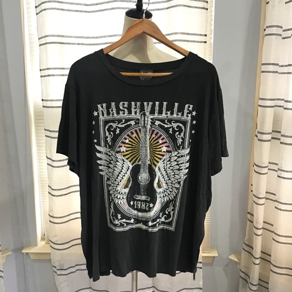 ARULA Tops - Arula Women Size Med Boyfriend T-Shirt Washed Black Nashville Country Music Boho